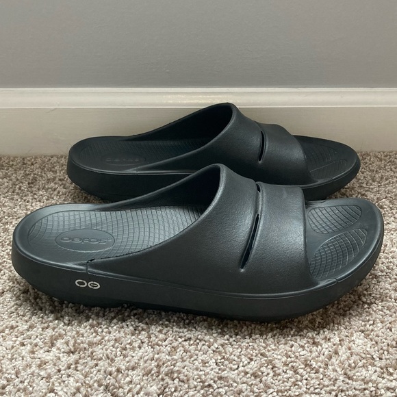 Men's OOFOS Slides Black - Picture 2 of 6